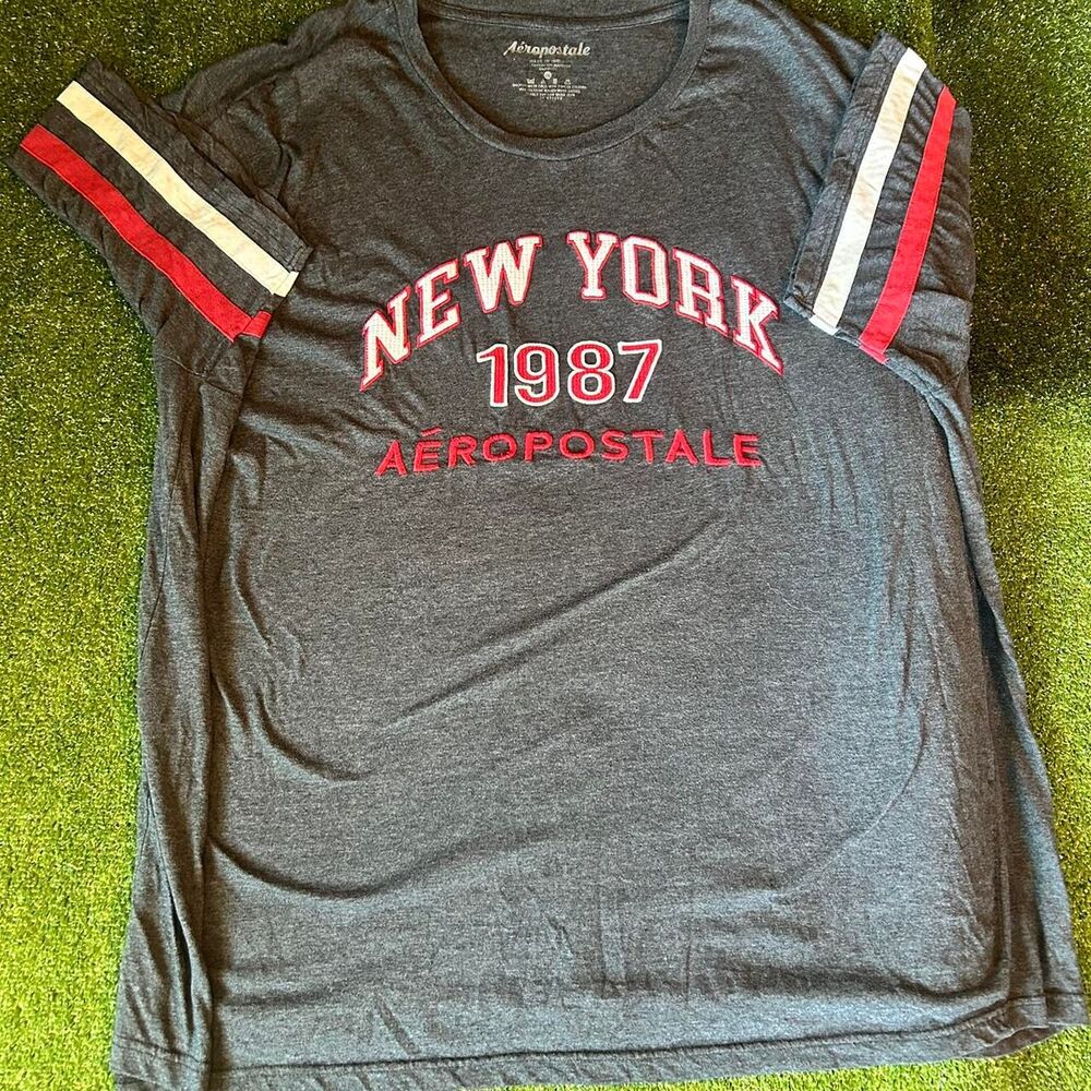 Aeropostale Men's Grey T-shirt